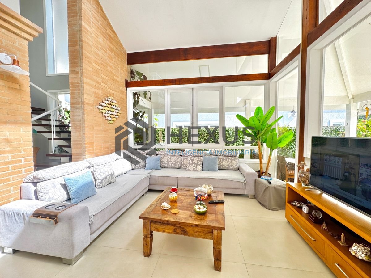 Foto 8 de Casa reformada com piscina e área gourmet no Jardim Acapulco, Guarujá