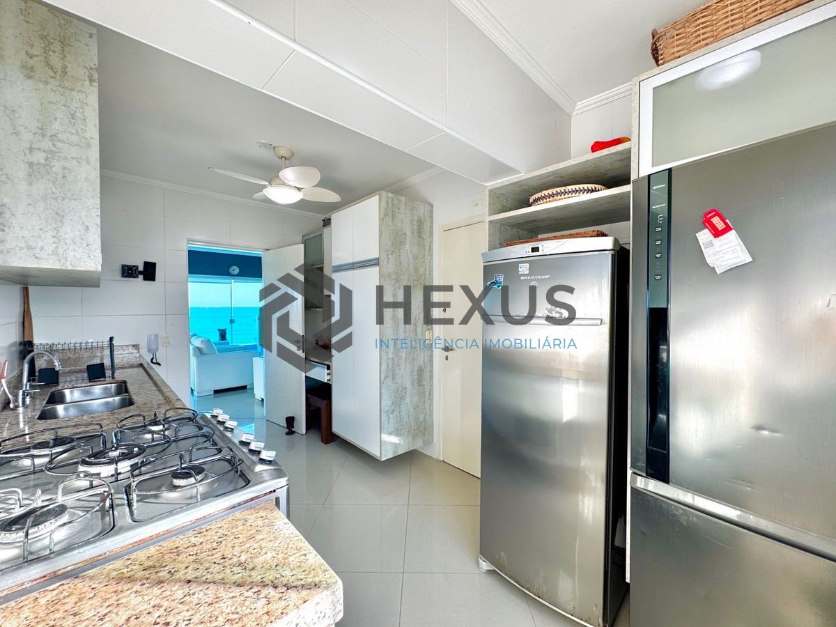 Foto 29 de Casa reformada com piscina e área gourmet no Jardim Acapulco, Guarujá