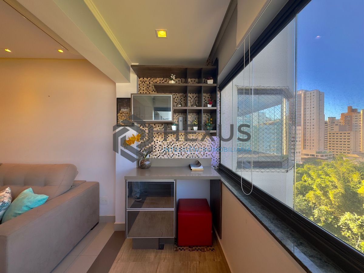 Foto 5 de Apartamento reformado com varanda vista mar e lazer na beira mar da praia no Tombo, Guarujá