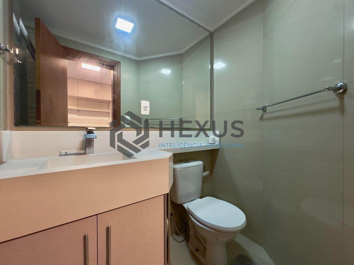 Foto 16 de Apartamento reformado com varanda vista mar e lazer na beira mar da praia no Tombo, Guarujá