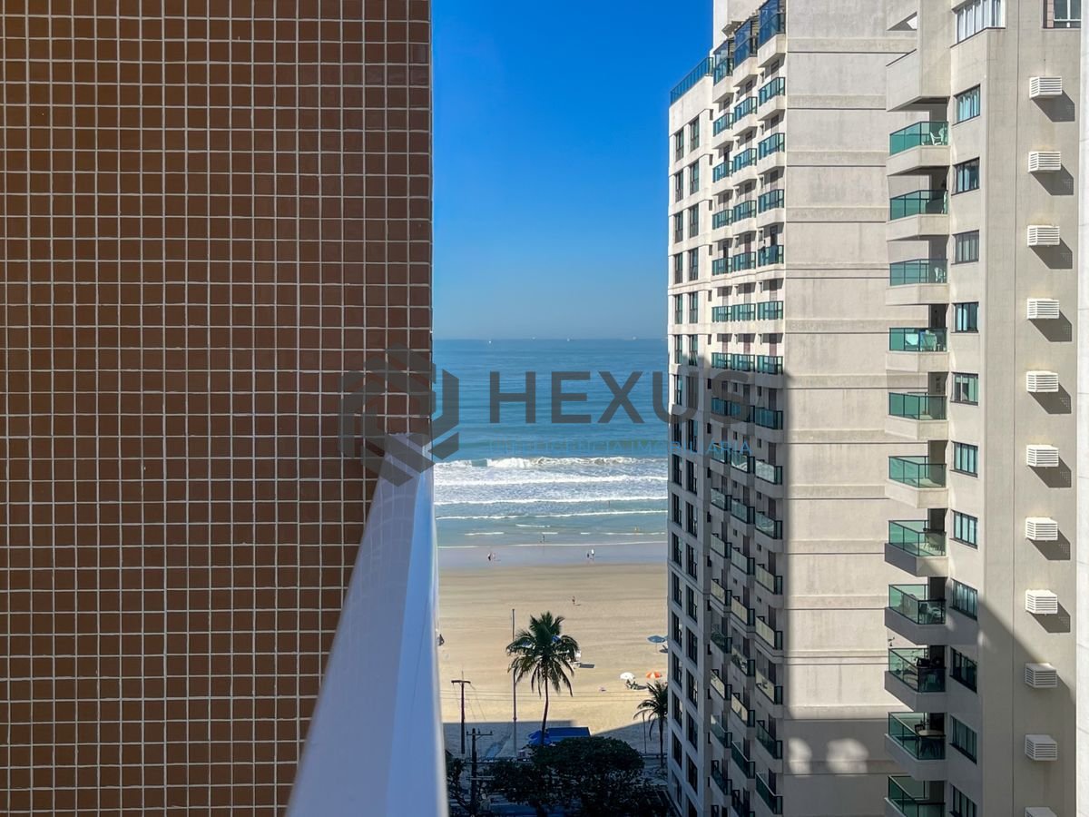 Foto 16 de Apartamento com varanda vista mar a 80m da praia nas Pitangueiras, Guarujá