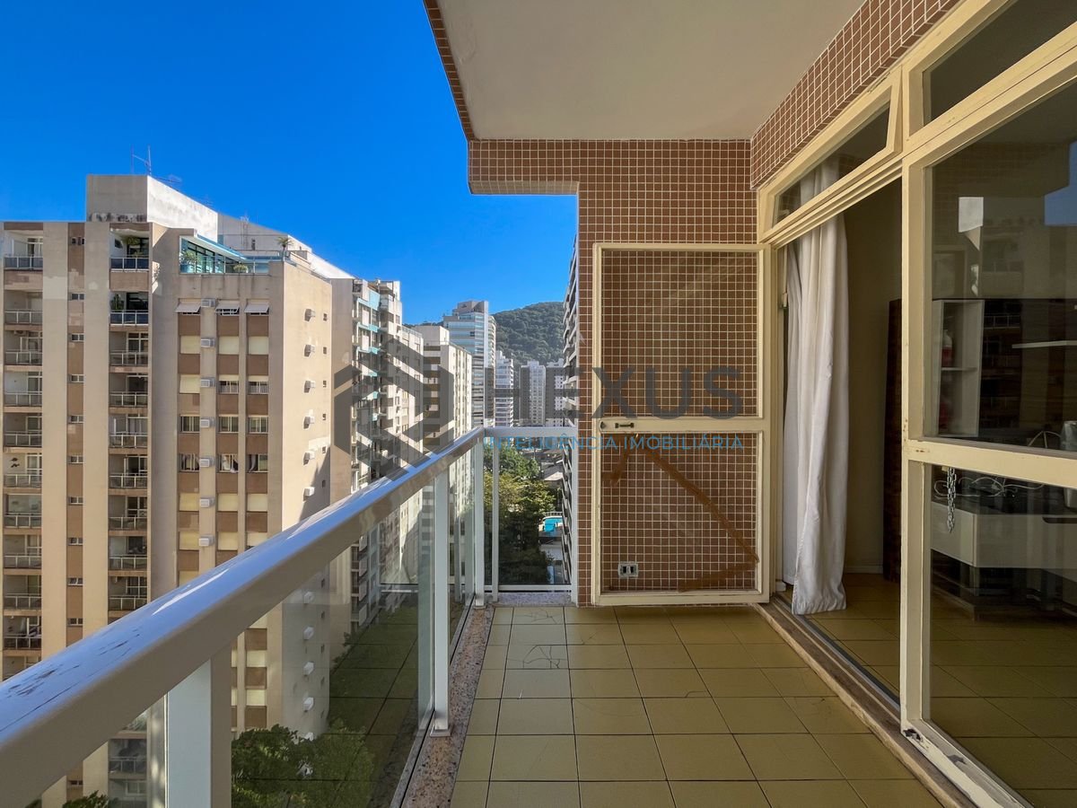 Foto 17 de Apartamento com varanda vista mar a 80m da praia nas Pitangueiras, Guarujá