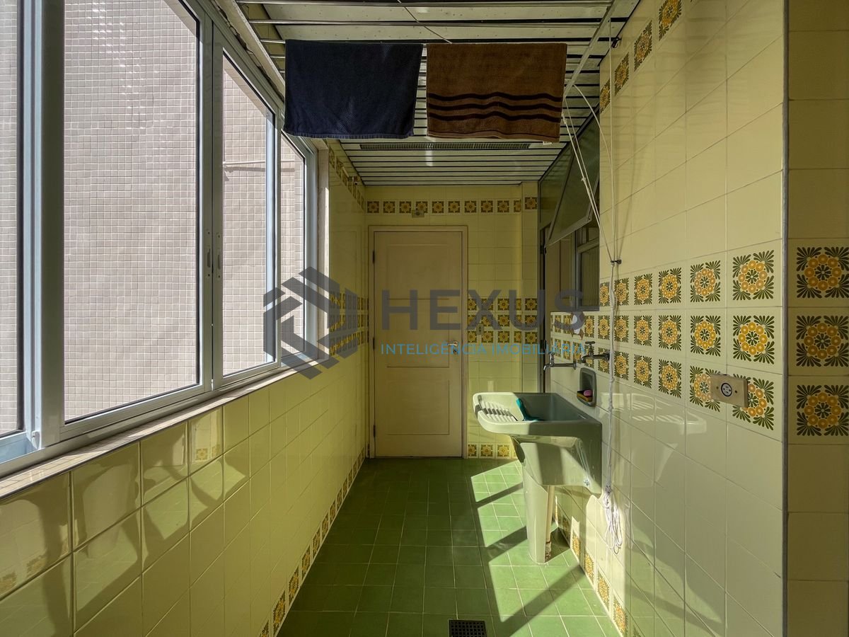 Foto 38 de Apartamento com varanda vista mar a 80m da praia nas Pitangueiras, Guarujá