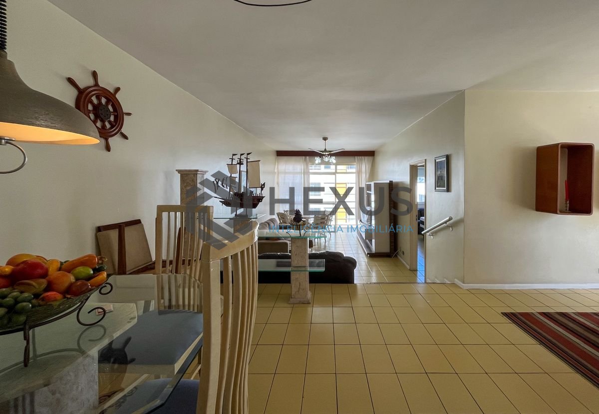 Foto 4 de Apartamento com varanda vista mar a 80m da praia nas Pitangueiras, Guarujá