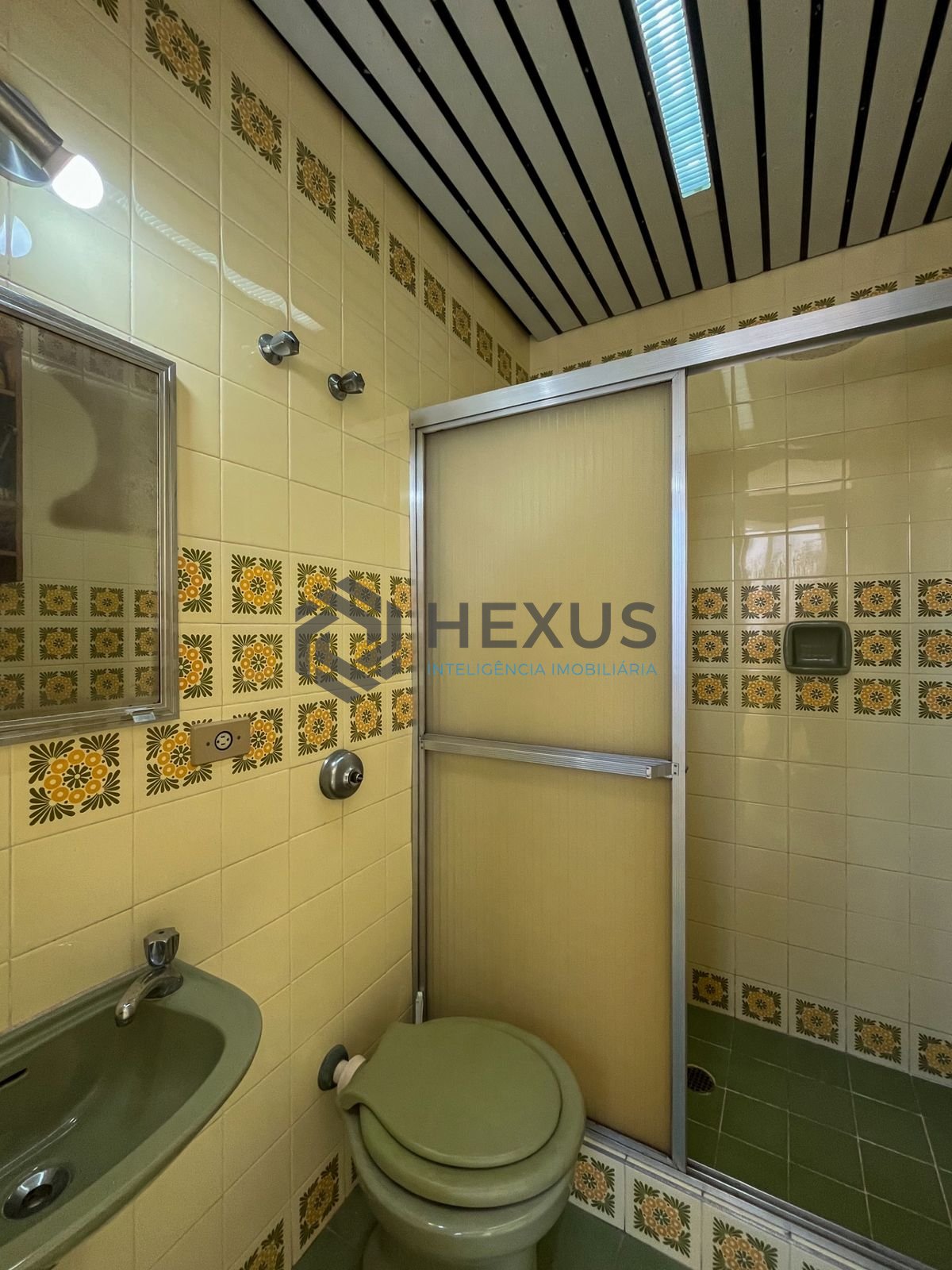Foto 40 de Apartamento com varanda vista mar a 80m da praia nas Pitangueiras, Guarujá