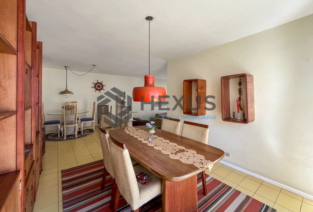 Foto 5 de Apartamento com varanda vista mar a 80m da praia nas Pitangueiras, Guarujá