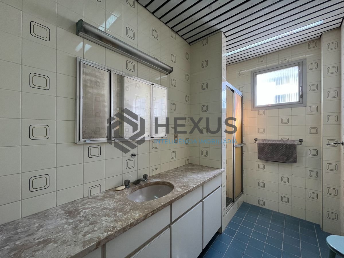 Foto 33 de Apartamento com varanda vista mar a 80m da praia nas Pitangueiras, Guarujá