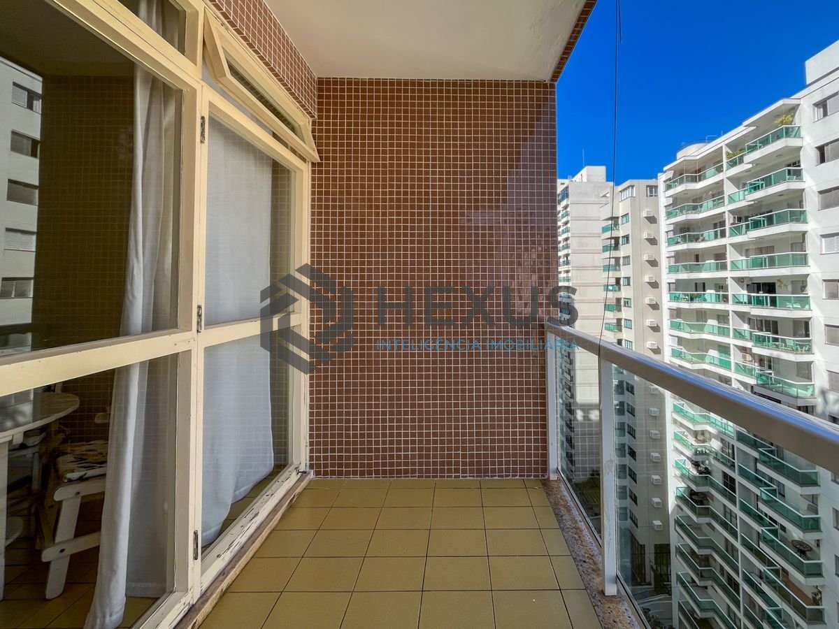 Foto 15 de Apartamento com varanda vista mar a 80m da praia nas Pitangueiras, Guarujá