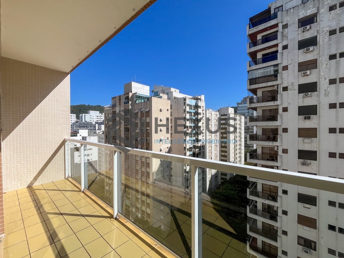 Foto 7 de Apartamento com varanda vista mar a 80m da praia nas Pitangueiras, Guarujá