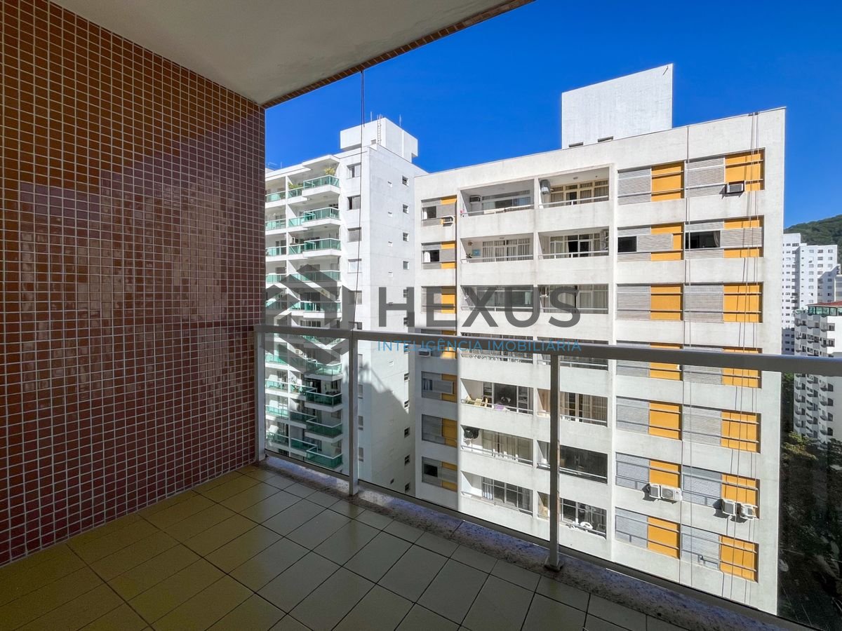 Foto 14 de Apartamento com varanda vista mar a 80m da praia nas Pitangueiras, Guarujá