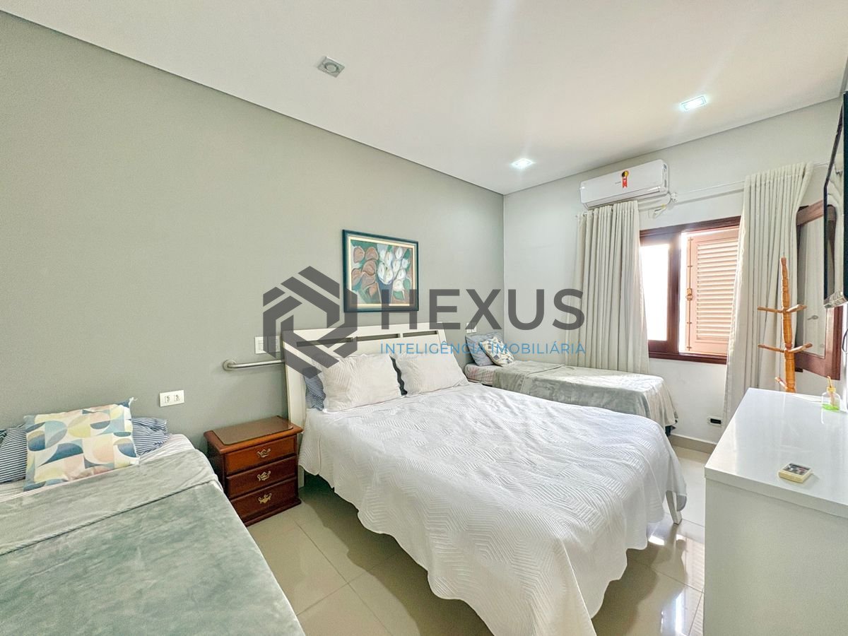 Foto 20 de Casa reformada com piscina e área gourmet no Jardim Acapulco, Guarujá