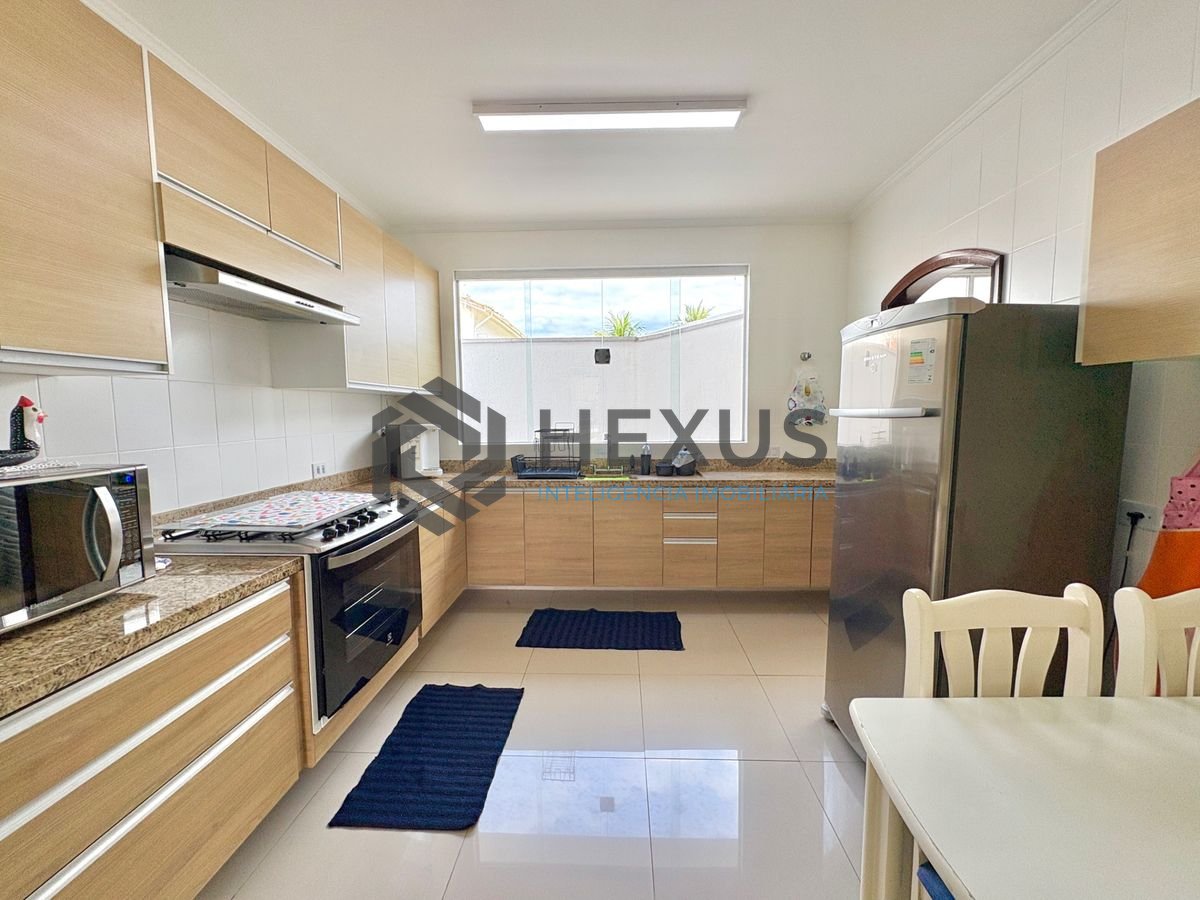 Foto 16 de Casa reformada com piscina e área gourmet no Jardim Acapulco, Guarujá