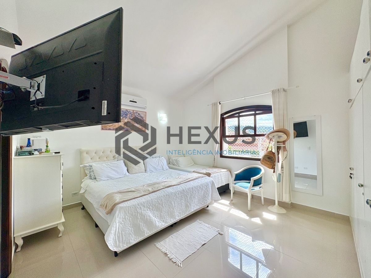 Foto 37 de Casa reformada com piscina e área gourmet no Jardim Acapulco, Guarujá
