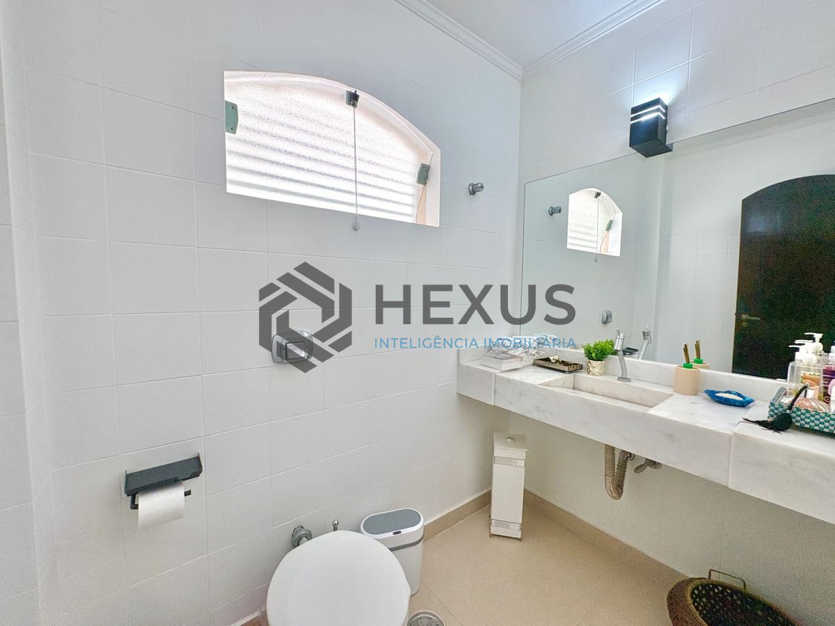 Foto 14 de Casa reformada com piscina e área gourmet no Jardim Acapulco, Guarujá