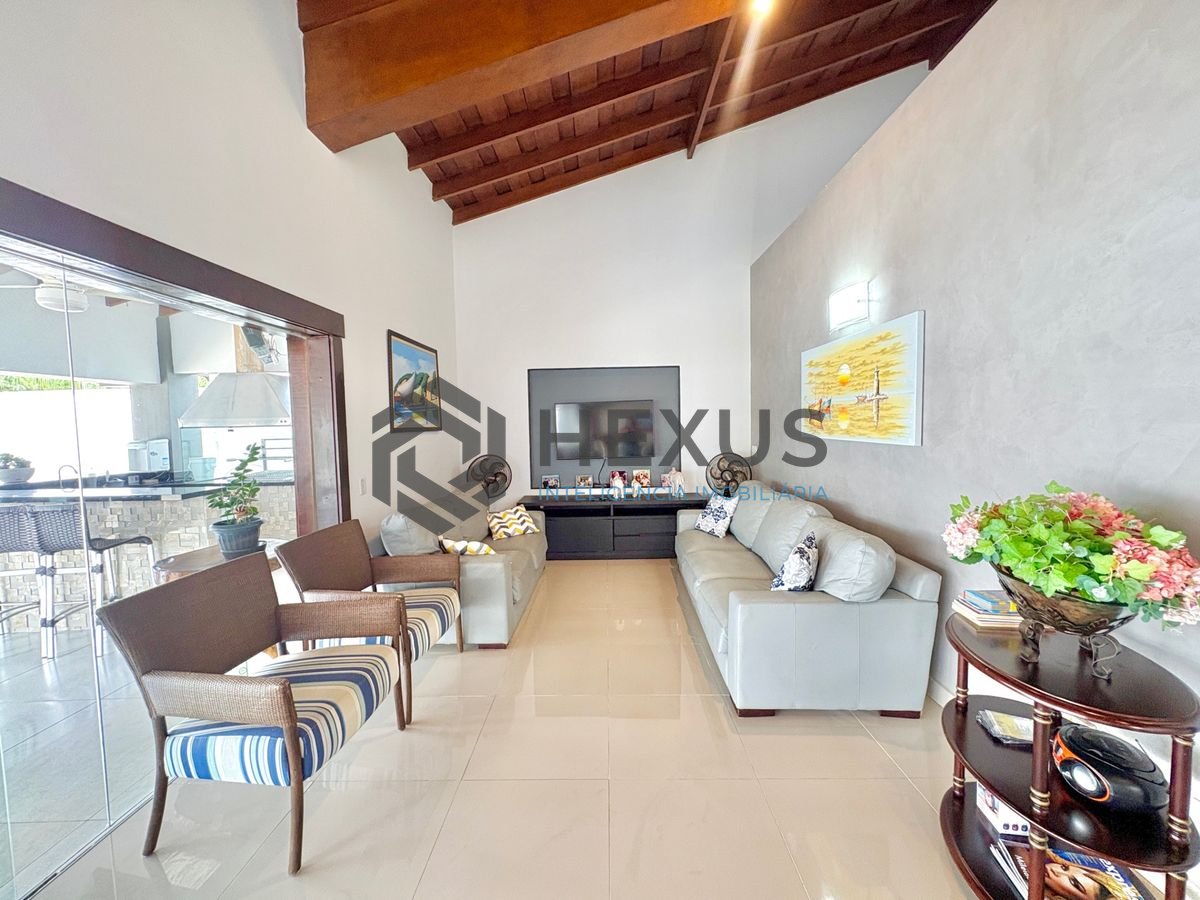 Foto 6 de Casa reformada com piscina e área gourmet no Jardim Acapulco, Guarujá