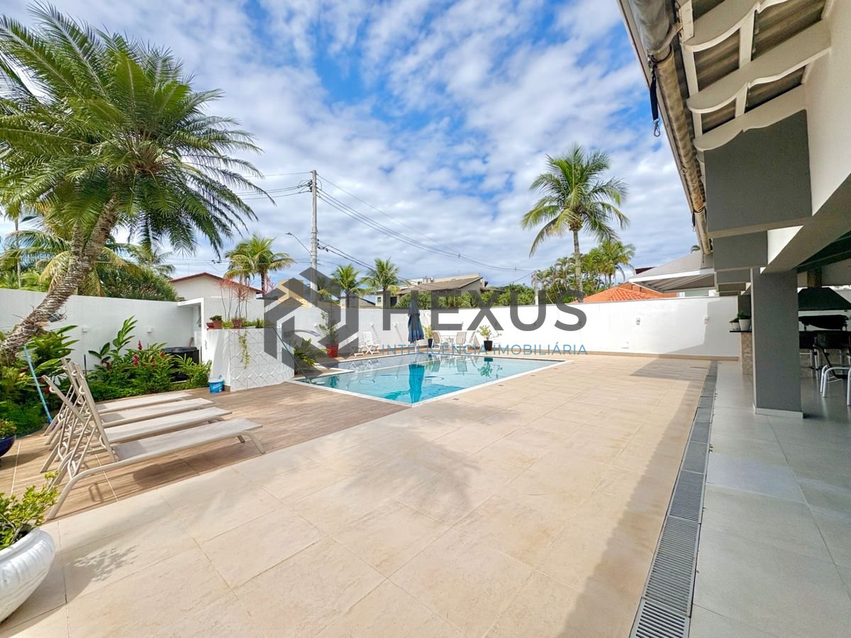 Foto 10 de Casa reformada com piscina e área gourmet no Jardim Acapulco, Guarujá
