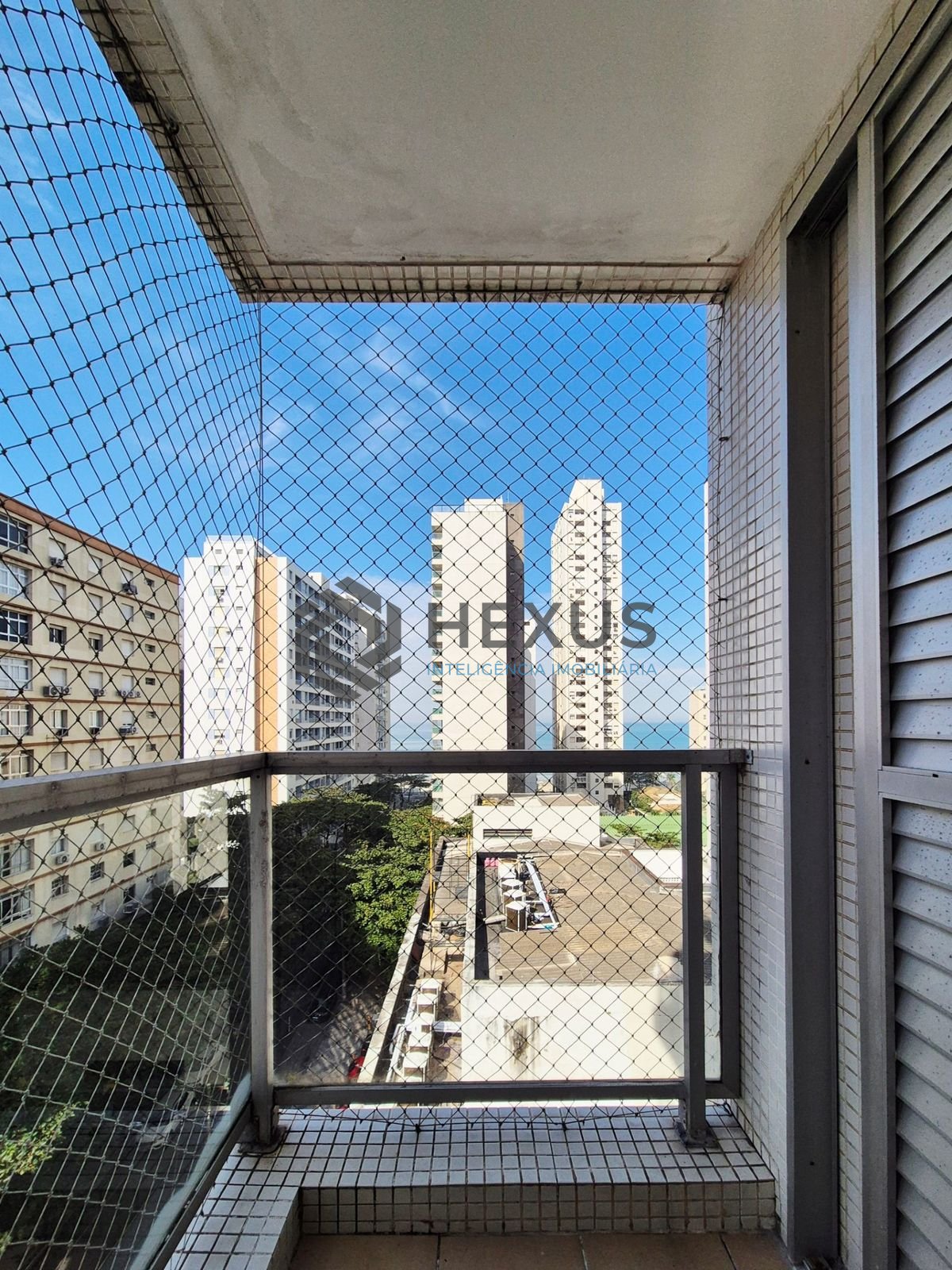 Foto 13 de Apartamento com varanda vista mar e lazer a 2 quadras da praia nas Pitangueiras, Guarujá