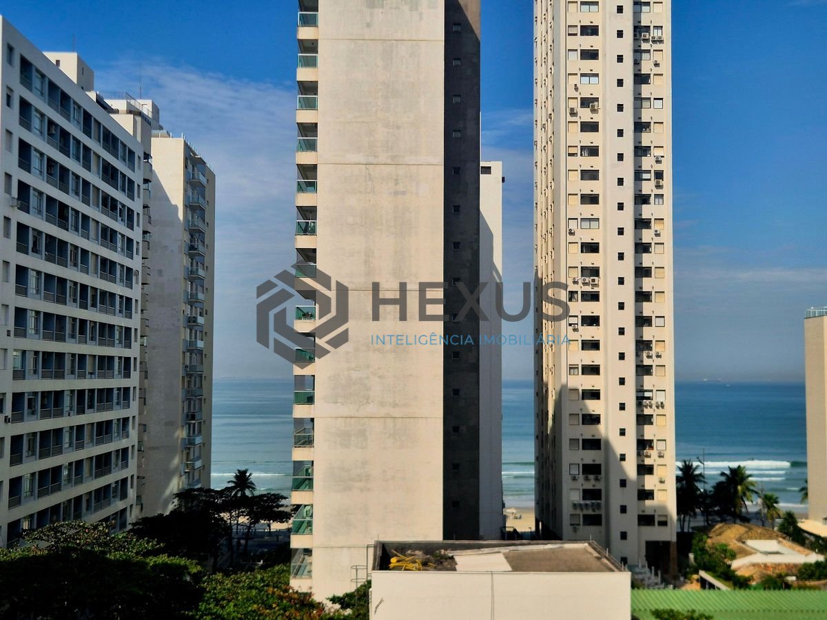 Foto 14 de Apartamento com varanda vista mar e lazer a 2 quadras da praia nas Pitangueiras, Guarujá