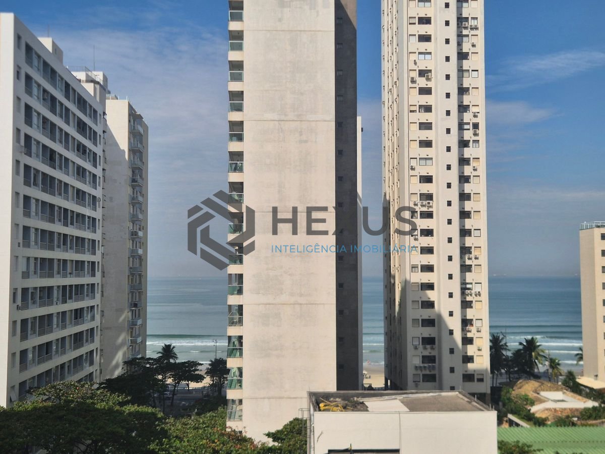 Foto 2 de Apartamento com varanda vista mar e lazer a 2 quadras da praia nas Pitangueiras, Guarujá