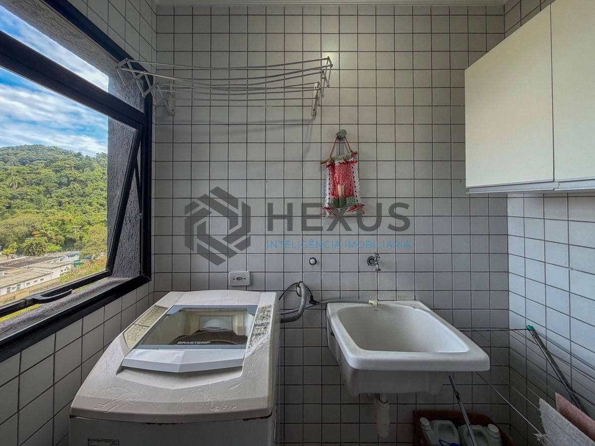 Foto 22 de Apartamento com varanda vista mar e lazer a 400m da praia na Enseada, Guarujá
