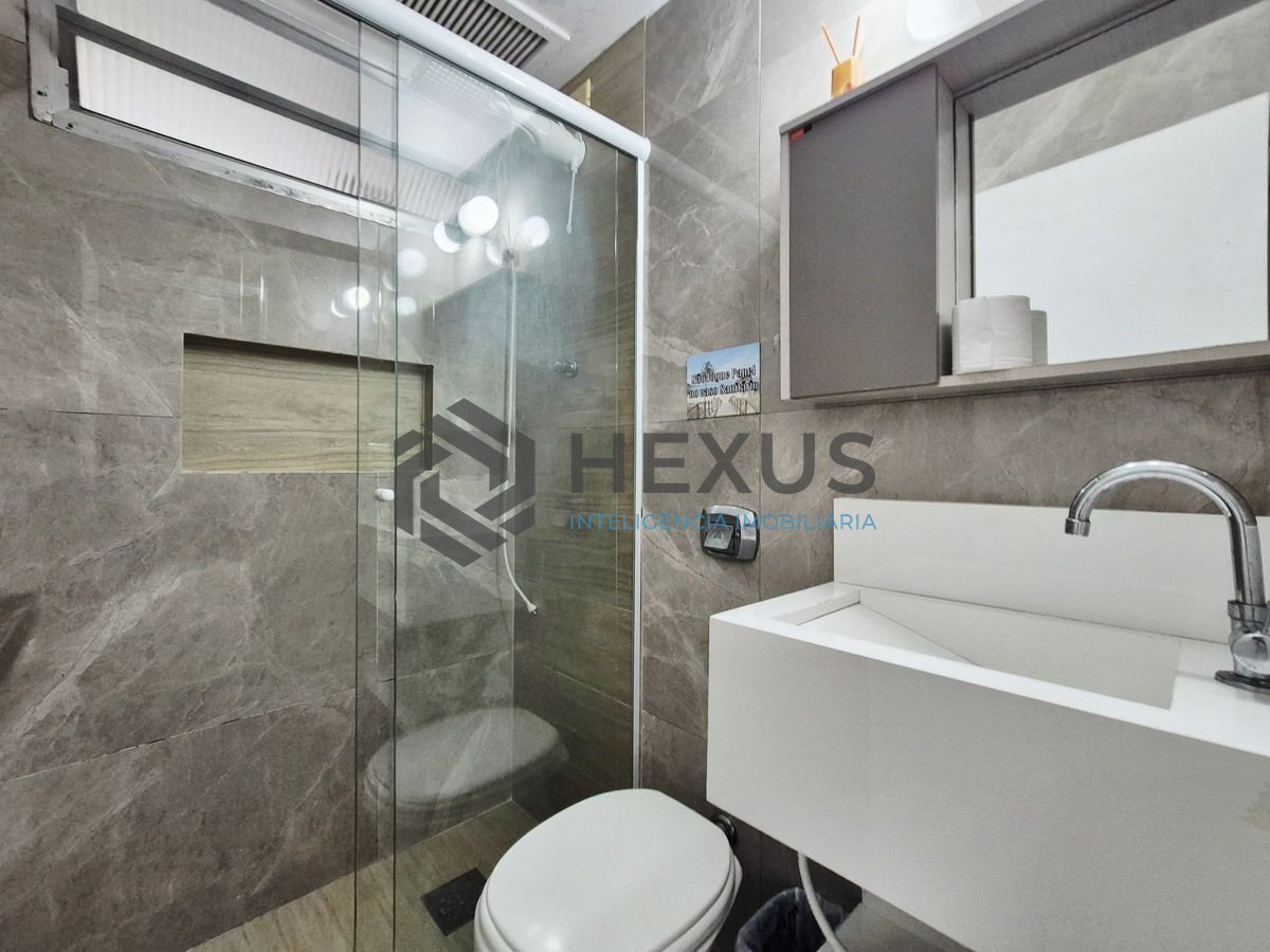 Foto 8 de Apartamento com varanda vista mar a 1 quadra da praia nas Pitangueiras, Guarujá