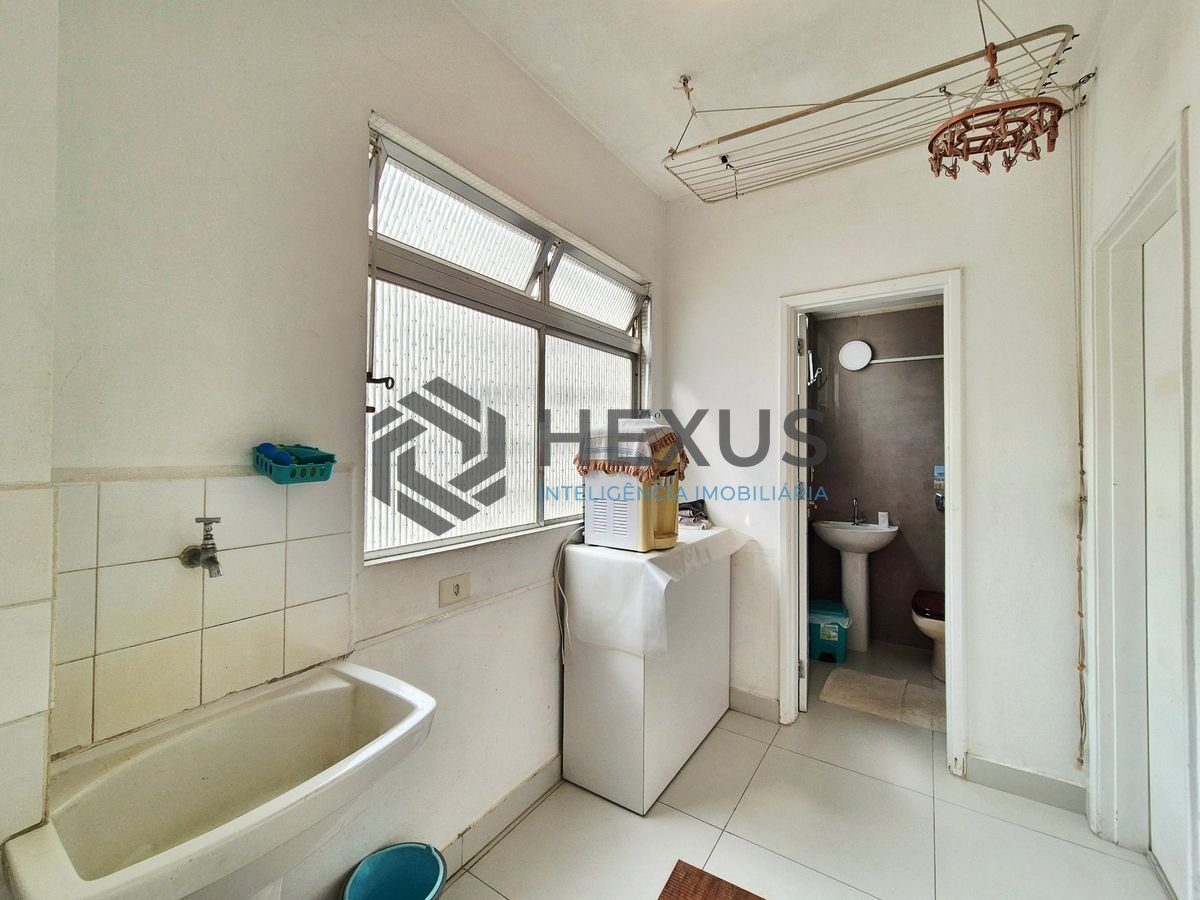 Foto 24 de Apartamento com varanda vista mar a 1 quadra da praia nas Pitangueiras, Guarujá