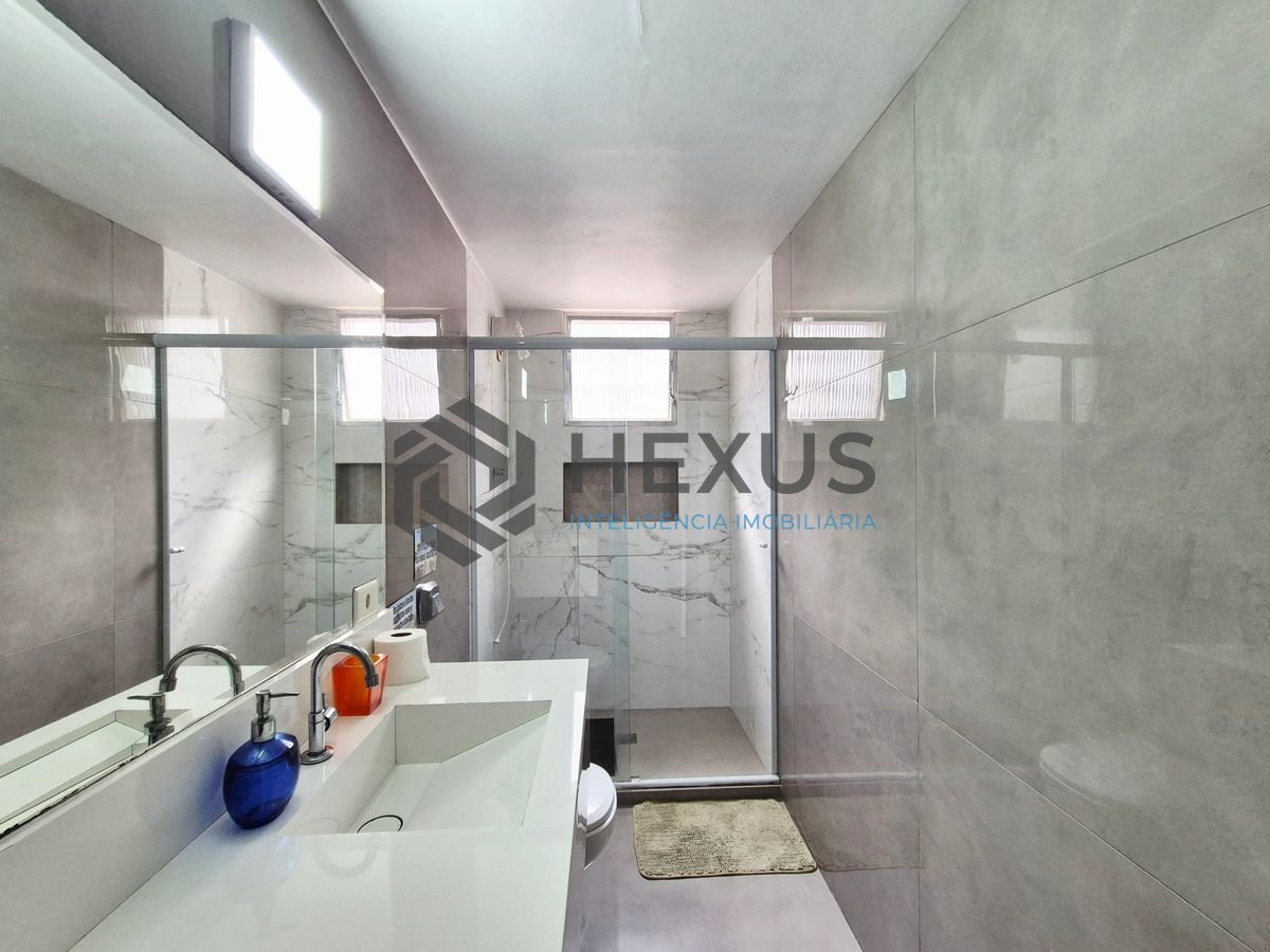 Foto 13 de Apartamento com varanda vista mar a 1 quadra da praia nas Pitangueiras, Guarujá