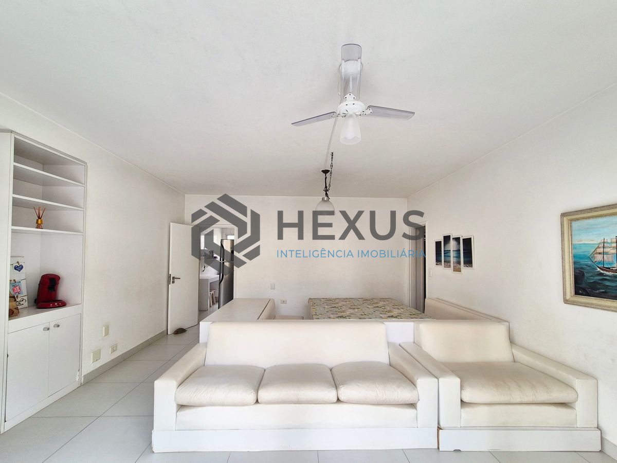 Foto 3 de Apartamento com varanda vista mar a 1 quadra da praia nas Pitangueiras, Guarujá