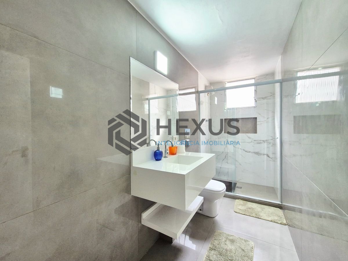 Foto 12 de Apartamento com varanda vista mar a 1 quadra da praia nas Pitangueiras, Guarujá
