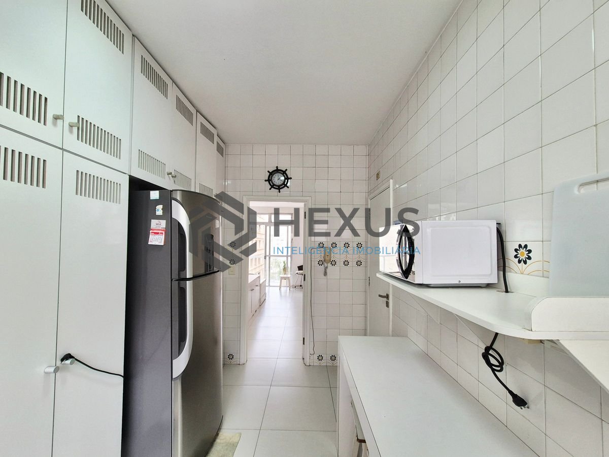 Foto 20 de Apartamento com varanda vista mar a 1 quadra da praia nas Pitangueiras, Guarujá