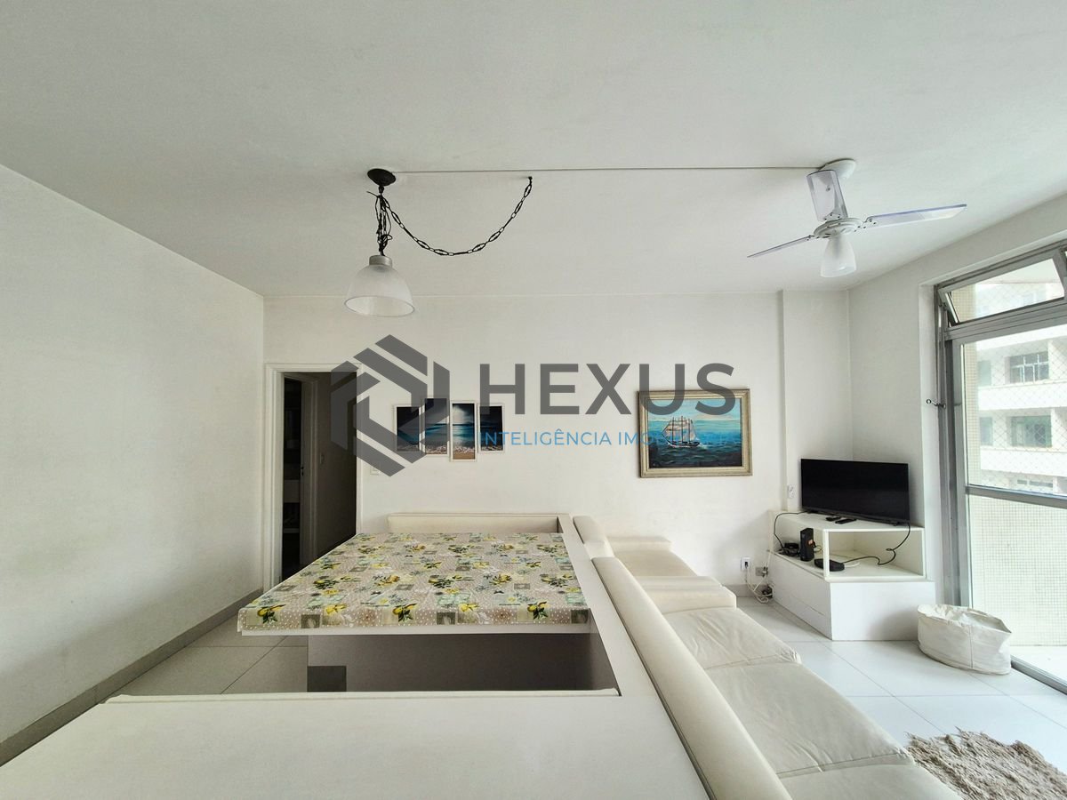 Foto 5 de Apartamento com varanda vista mar a 1 quadra da praia nas Pitangueiras, Guarujá