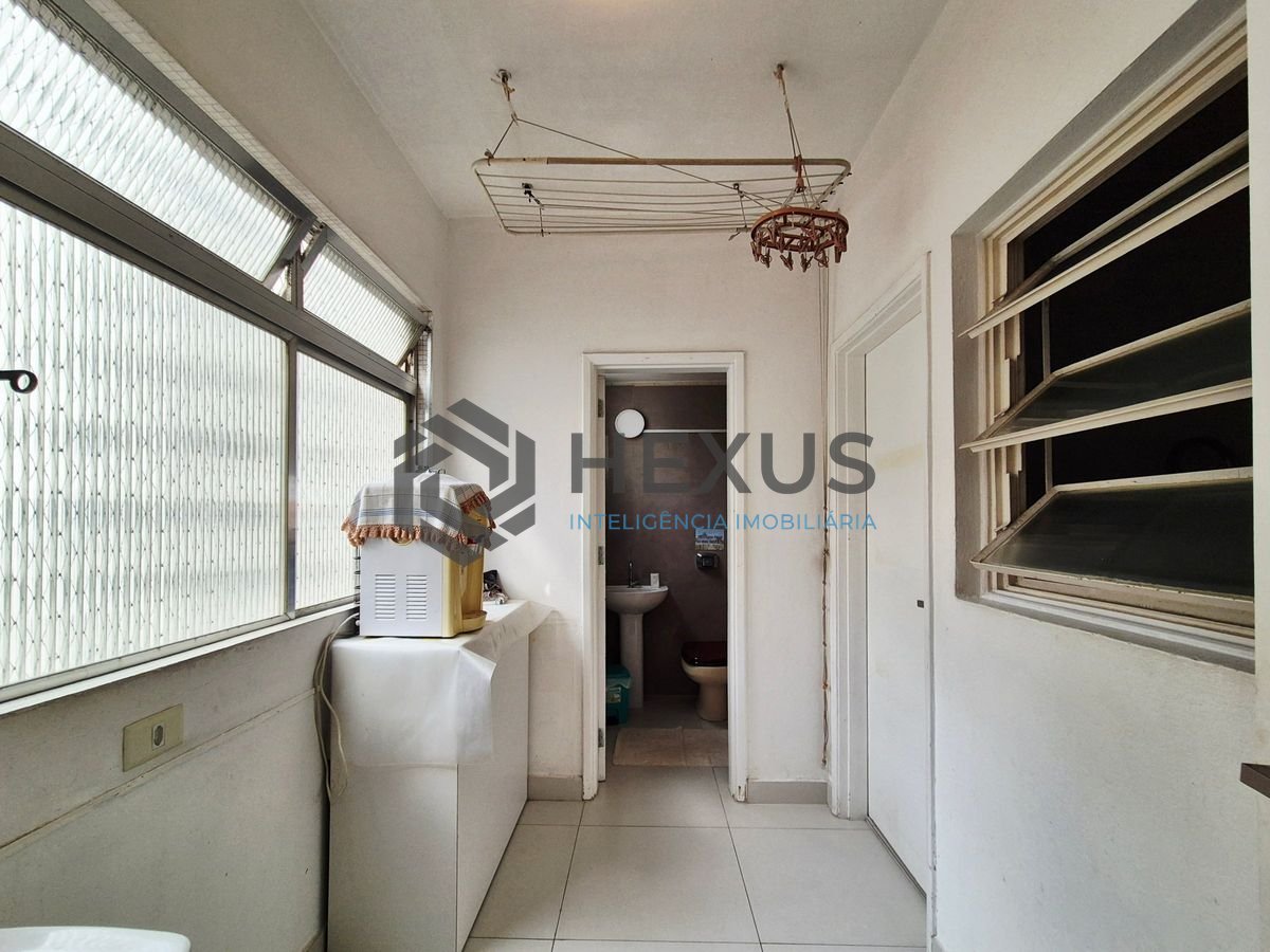 Foto 23 de Apartamento com varanda vista mar a 1 quadra da praia nas Pitangueiras, Guarujá