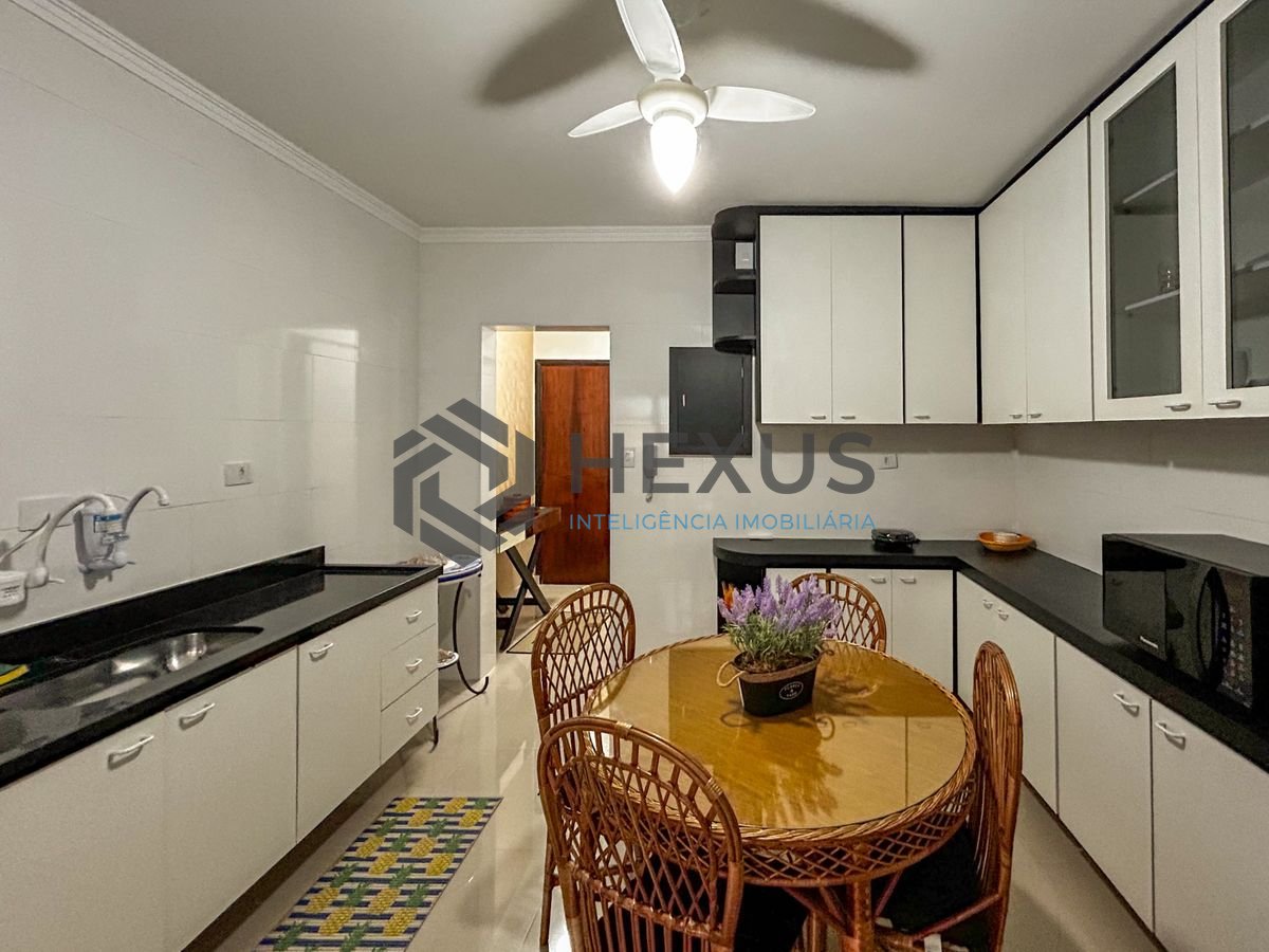 Foto 24 de Apartamento reformado com varanda a 450m da praia no Jardim Astúrias, Guarujá