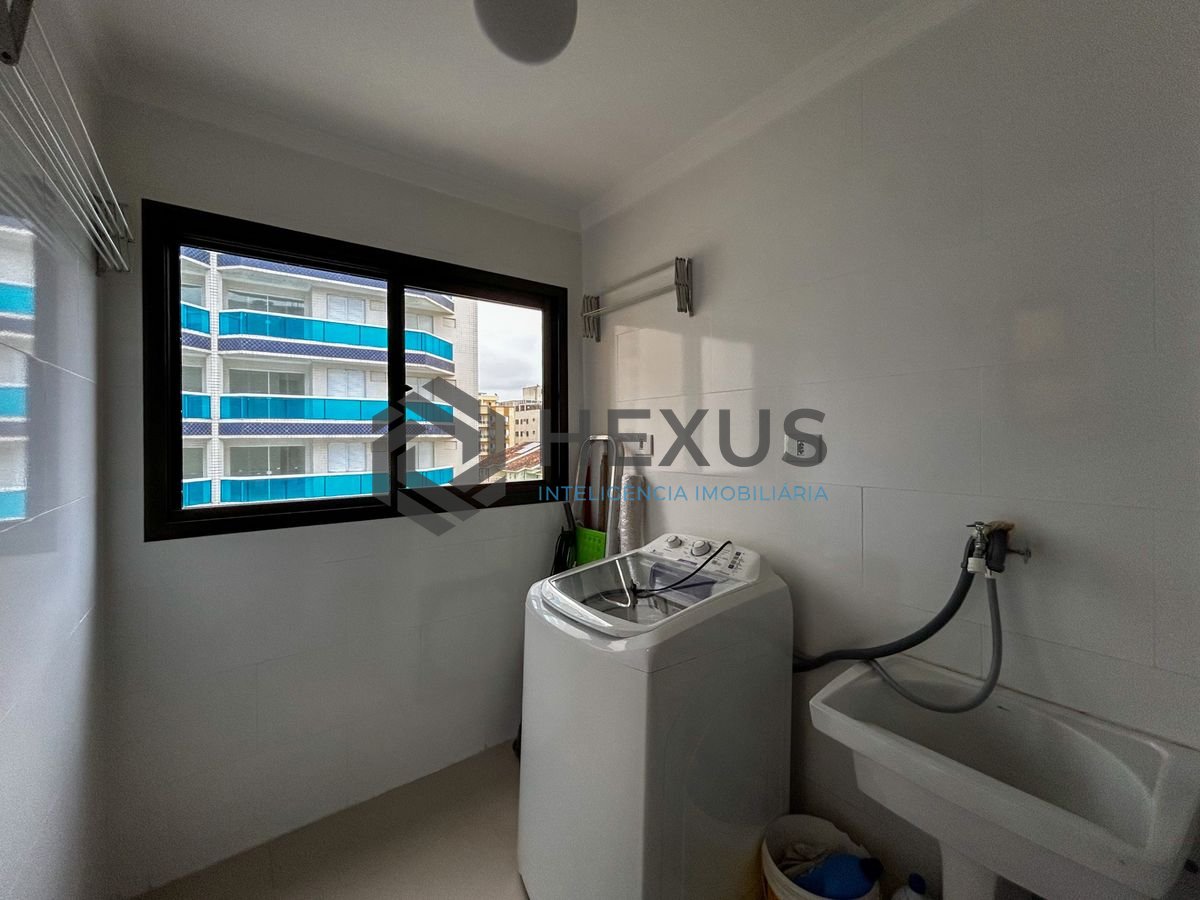 Foto 26 de Apartamento reformado com varanda a 450m da praia no Jardim Astúrias, Guarujá