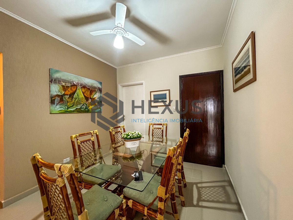Foto 8 de Apartamento reformado com varanda a 450m da praia no Jardim Astúrias, Guarujá