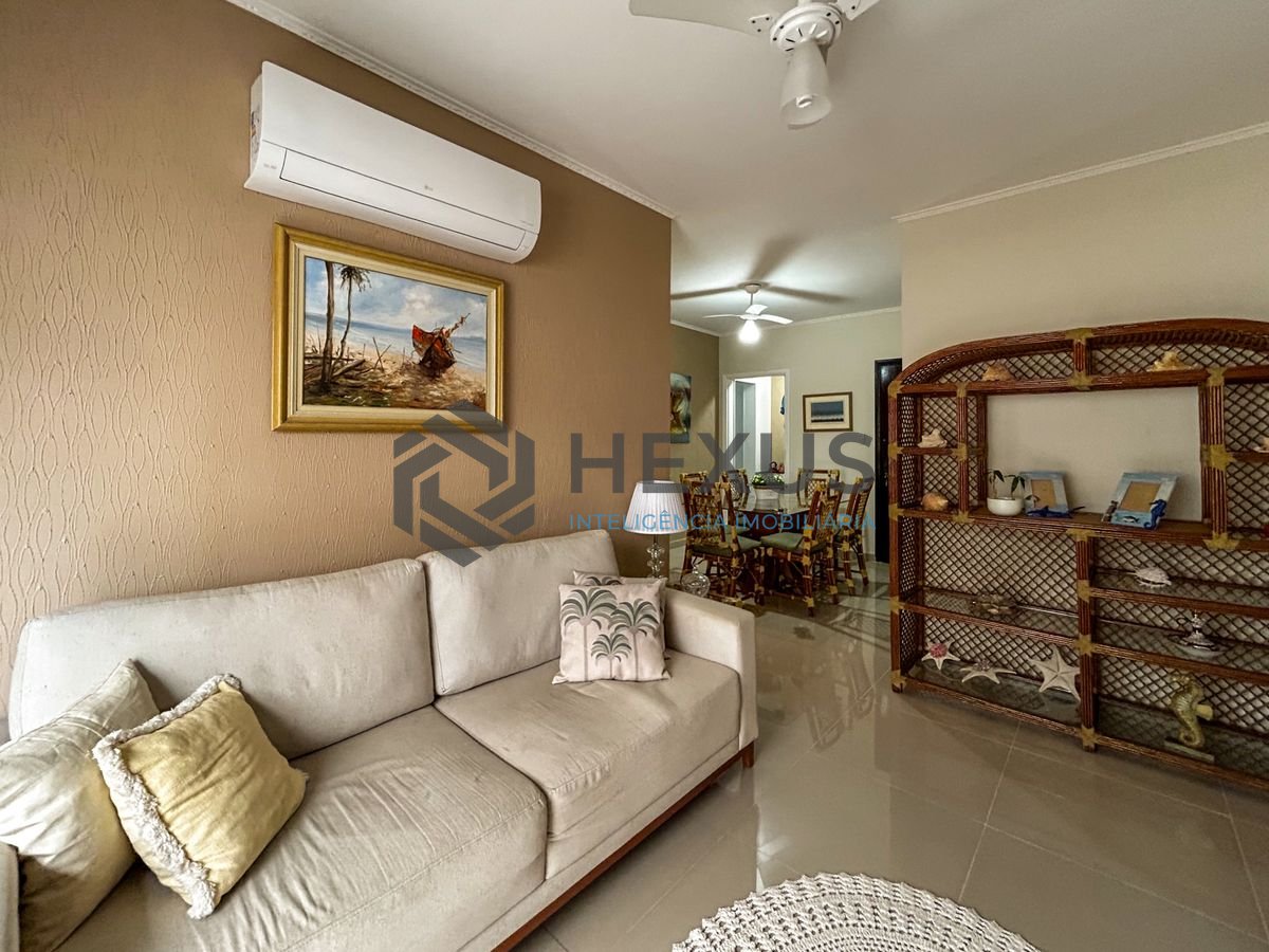 Foto 6 de Apartamento reformado com varanda a 450m da praia no Jardim Astúrias, Guarujá