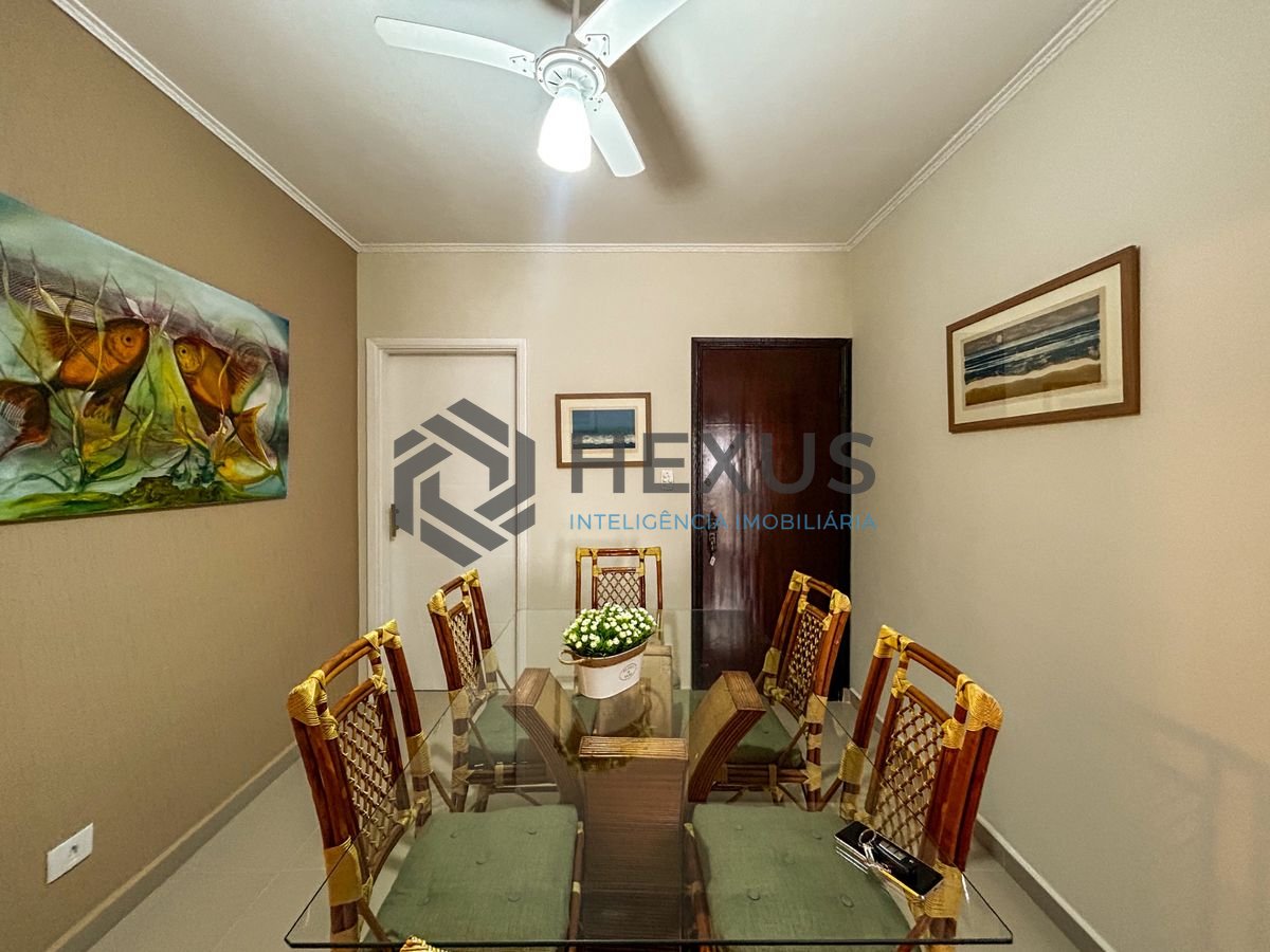 Foto 7 de Apartamento reformado com varanda a 450m da praia no Jardim Astúrias, Guarujá