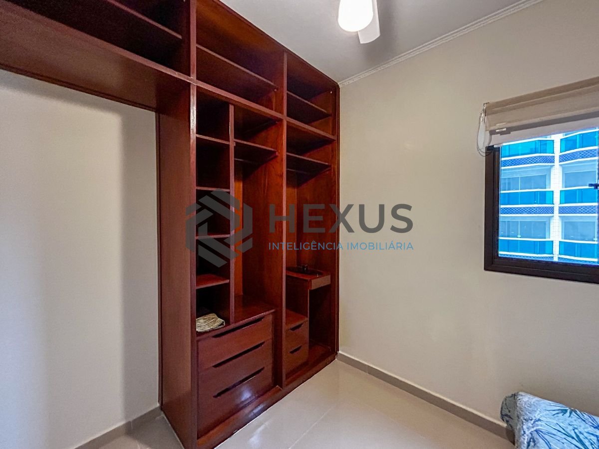 Foto 20 de Apartamento reformado com varanda a 450m da praia no Jardim Astúrias, Guarujá