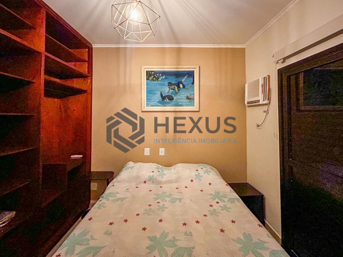 Foto 9 de Apartamento reformado com varanda a 450m da praia no Jardim Astúrias, Guarujá