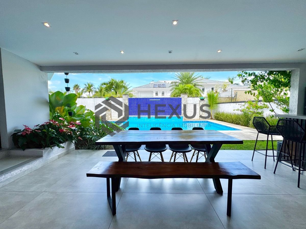 Foto 27 de Casa reformada com piscina e área gourmet no Jardim Acapulco, Guarujá