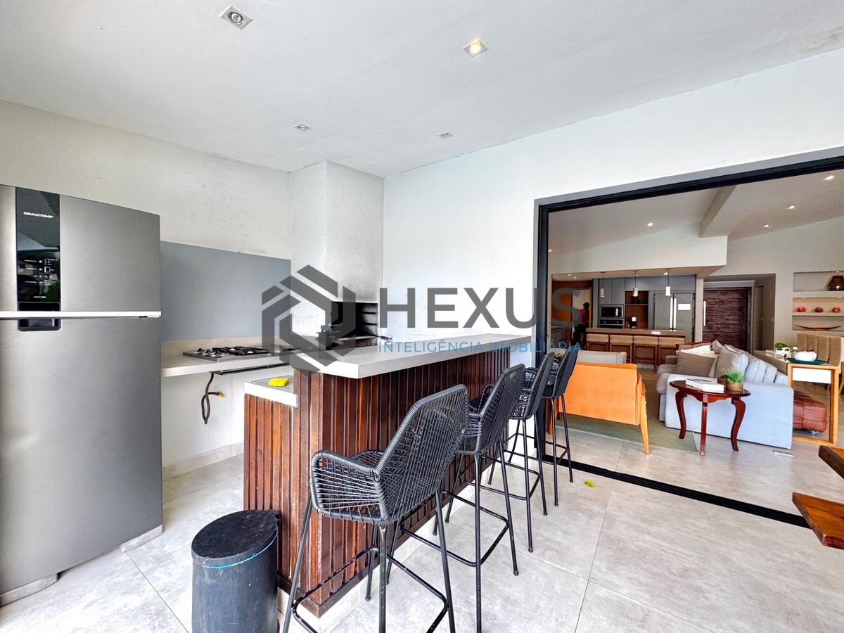 Foto 29 de Casa reformada com piscina e área gourmet no Jardim Acapulco, Guarujá