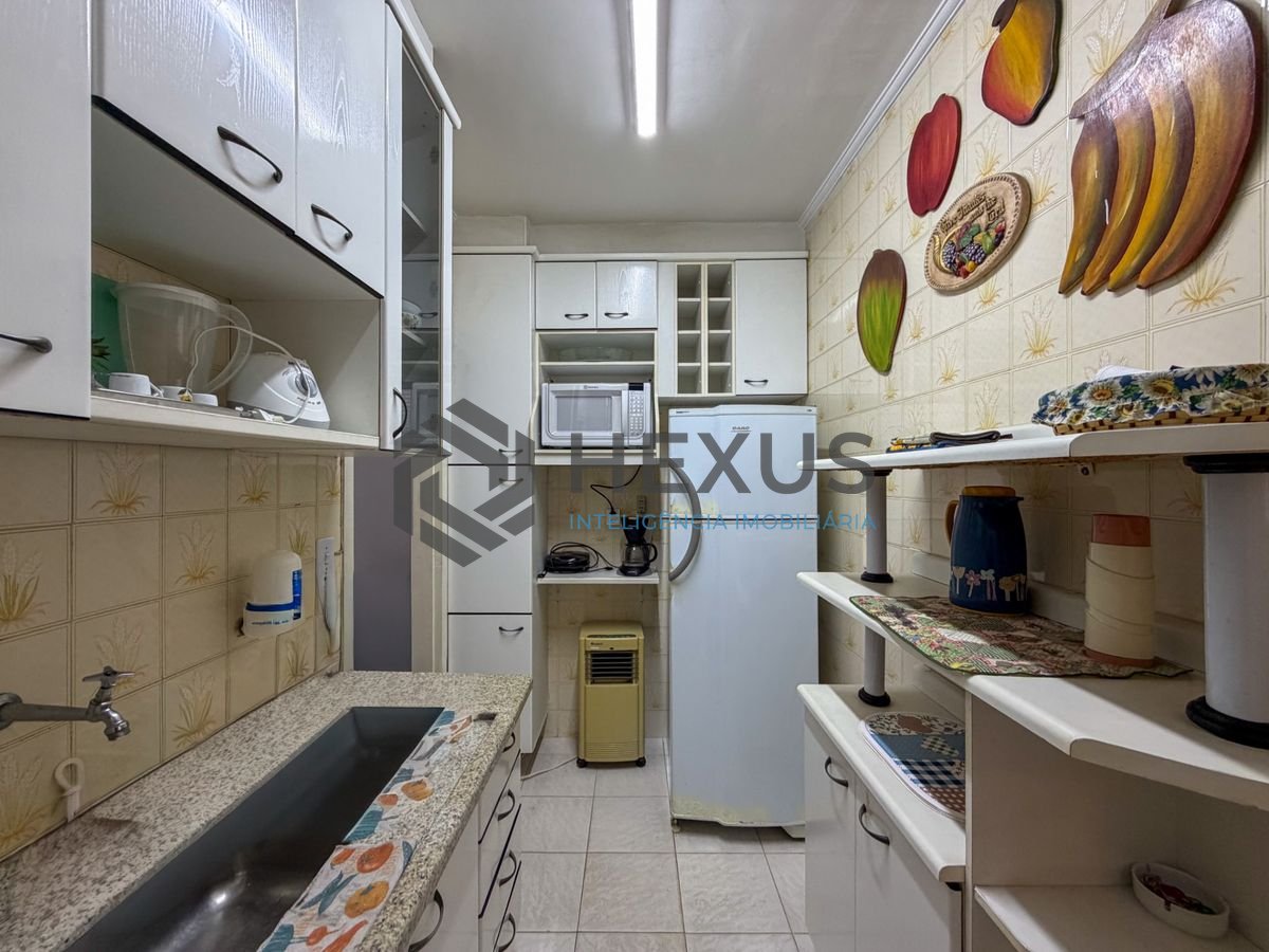 Foto 22 de Apartamento com varanda e lazer a 100m da praia na Enseada, Guarujá