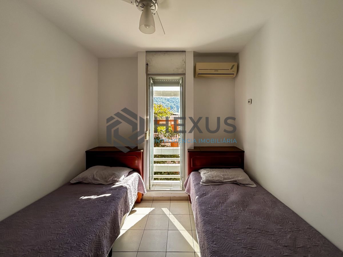 Foto 14 de Apartamento Duplex a 300m da praia na Enseada, Guarujá