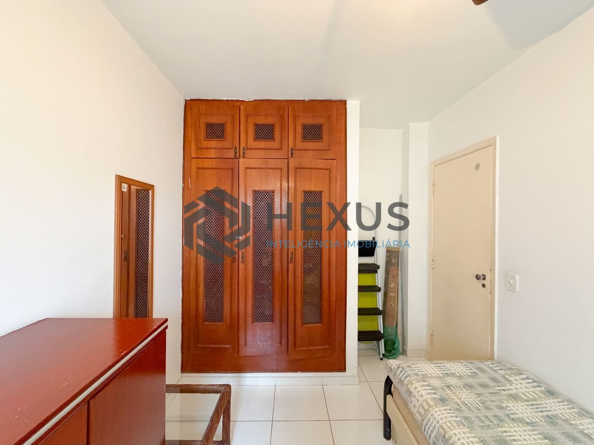 Foto 15 de Apartamento reformado com varanda a 500m da praia na região do Jardim São Miguel na Enseada, Guarujá