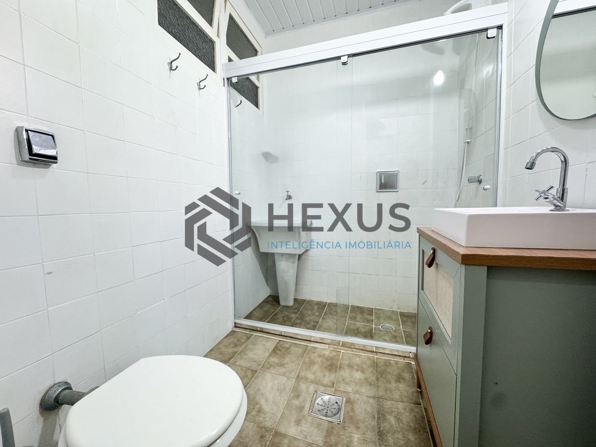 Foto 12 de Apartamento reformado a 1 quadra da praia na região da Barra Funda nas Pitangueiras, Guarujá