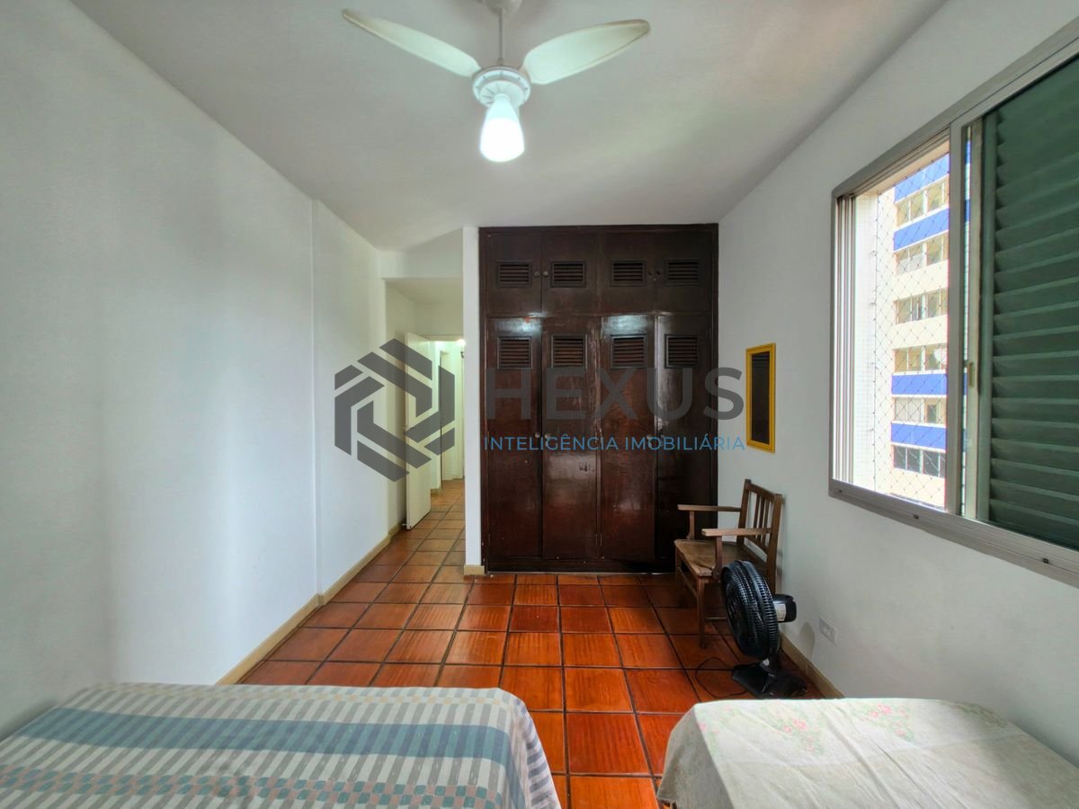 Foto 11 de Apartamento com varanda vista mar a 100m da praia nas Pitangueiras, Guarujá