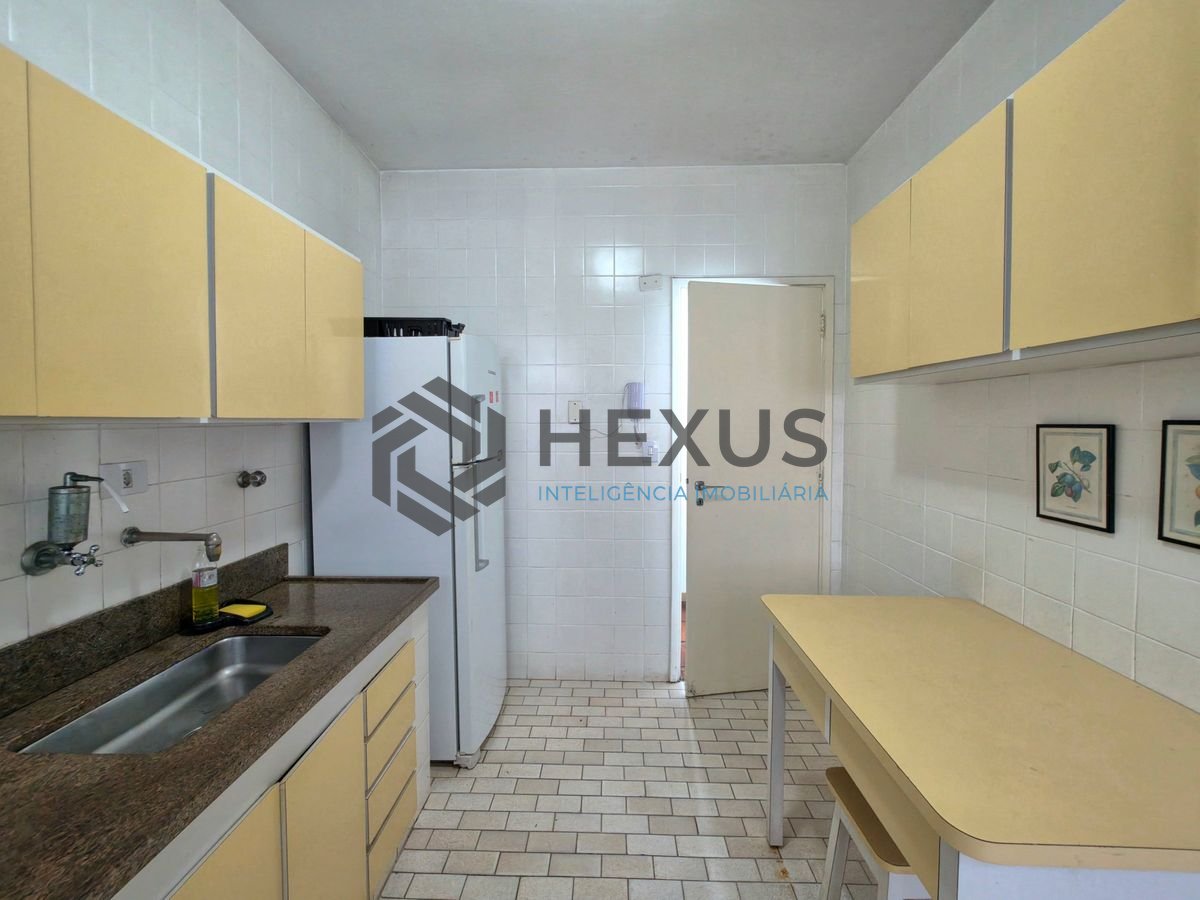 Foto 23 de Apartamento com varanda vista mar a 100m da praia nas Pitangueiras, Guarujá