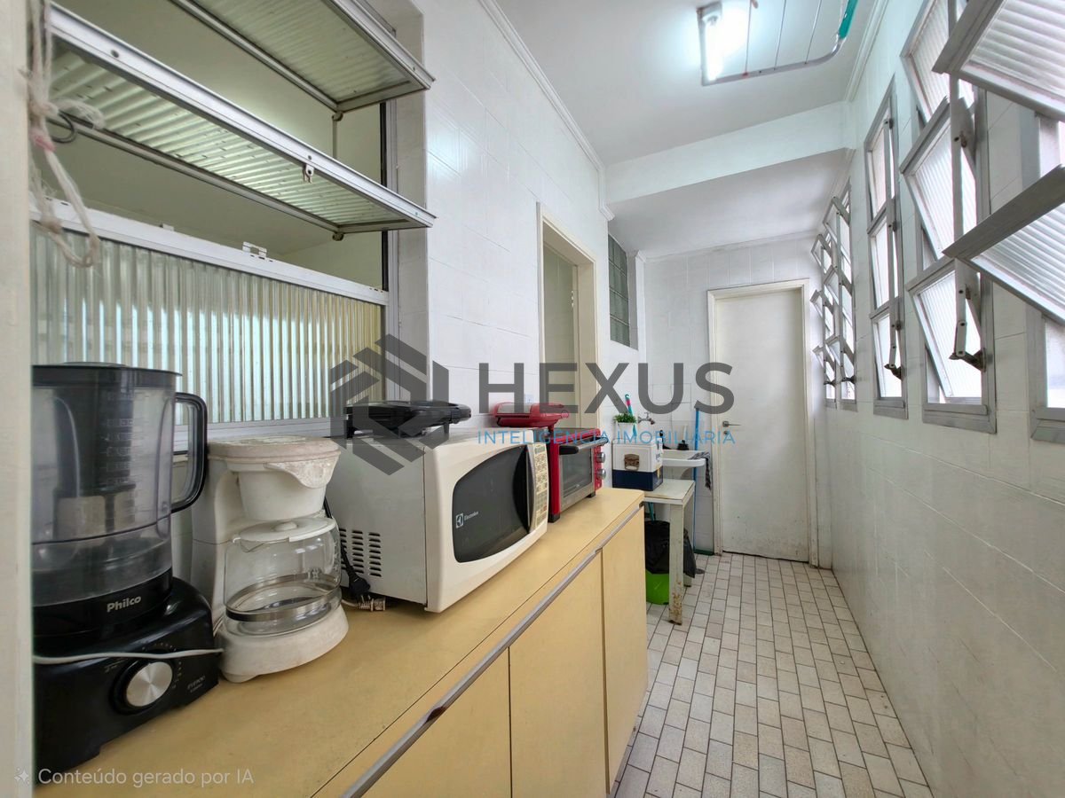 Foto 20 de Apartamento com varanda vista mar a 100m da praia nas Pitangueiras, Guarujá