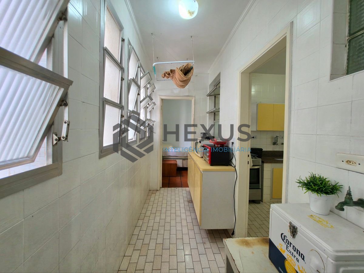 Foto 21 de Apartamento com varanda vista mar a 100m da praia nas Pitangueiras, Guarujá