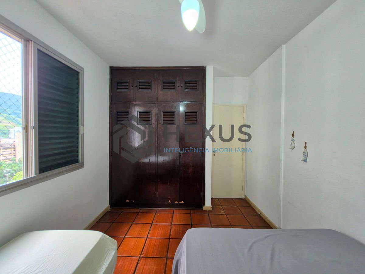 Foto 16 de Apartamento com varanda vista mar a 100m da praia nas Pitangueiras, Guarujá
